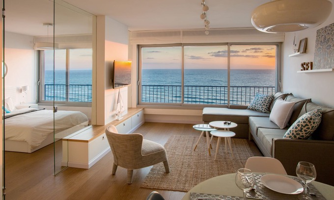 Netanya Appartement | Vues à couper le souffle! Brand New Luxury Apt. sur Nitza
