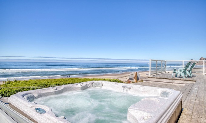 Roads End Maison | Vues à couper le souffle de cette beauté en bord de mer de six chambres!