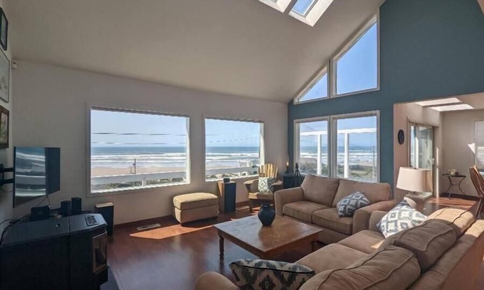 Florence Maison | Breathtaking Views Virtually Beach Front - Poseidon's Paradise