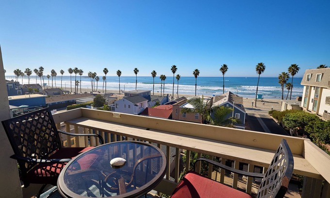 Oceanside Copropriété | NEW UNIT!!! Breathtaking Whitewater Ocean Views with Pier View!