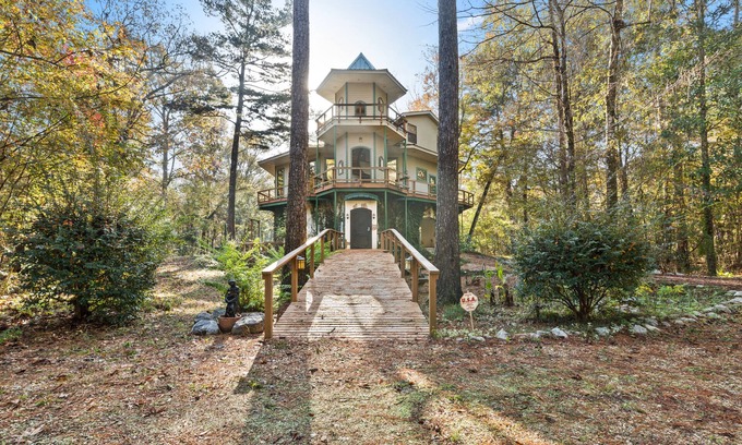 Folsom Maison | À couper le souffle, Wooded River Retreat "Isle Of View"