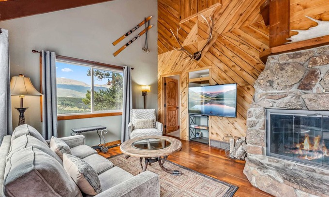 Huron Heights Maison | Breck Mountain Retreat w/ 2 Decks & Stunning Views