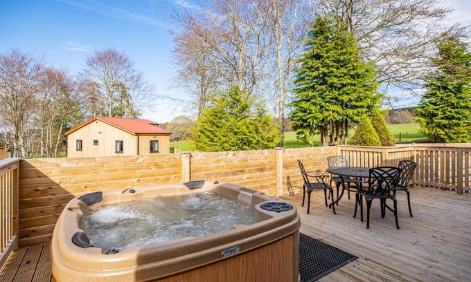 East Lewiston Appartement | Breckland House with Hot Tub
