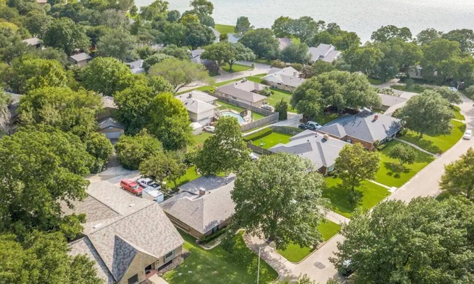 Rockwall Maison | Breeze Place
