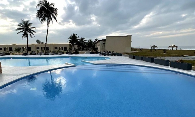 Ajumako Station Balnéaire | Breezes Beach Resort