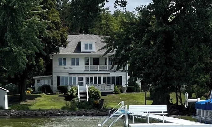 Bass Lake Maison | Breezy Cliff - Beautiful Lake Front House - 5+ BRs/3 sitting rooms/sauna/yoga