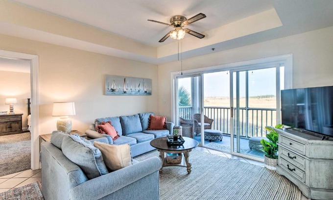 Darien Appartement | Breezy Darien Condo with Tranquil Marsh Views!