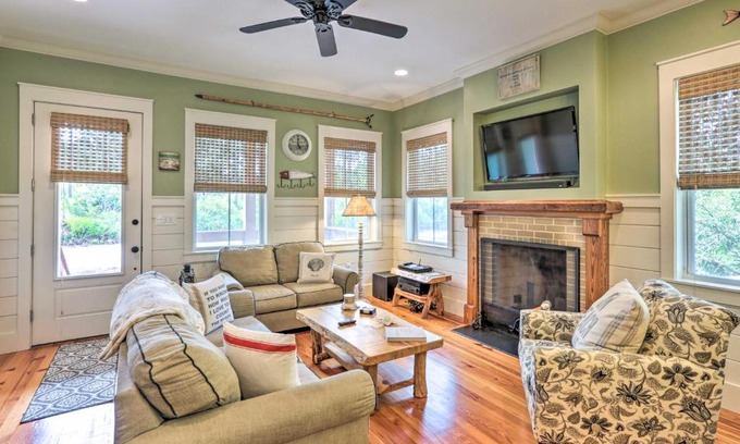 Panacea Maison | Breezy Home with Grills, Pool and Beach Access!