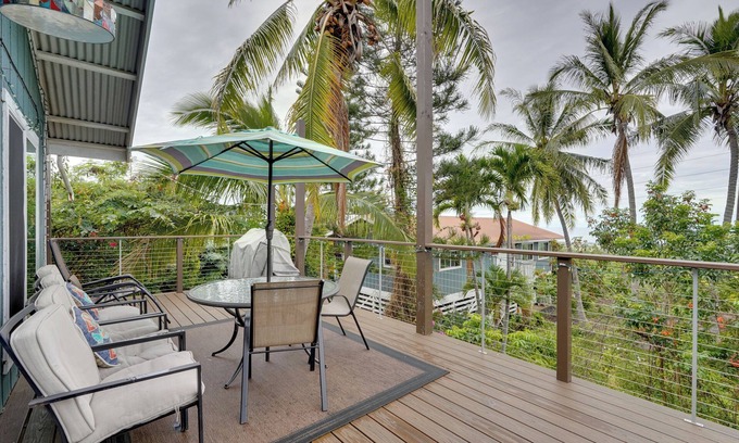 Kona Palisades Cottage | Breezy Kailua-kona Bungalow w/ Lanai & Ocean View!