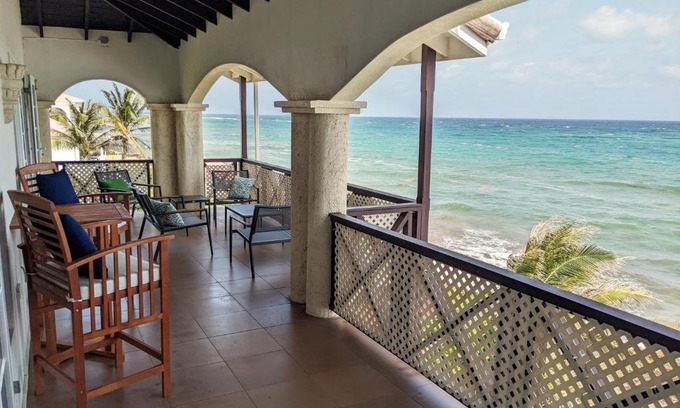Oistins Appartement | Breezy Ocean Front Condo Close to The Best Beaches