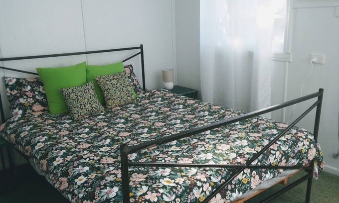 Mount Garnet Maison | Breezy, spacious retreat in rural west town