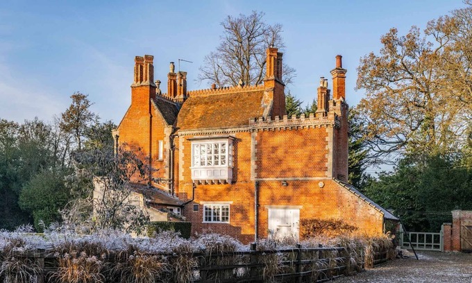 Bressingham Maison | Bressingham Lodge | Grand house with extensive grounds