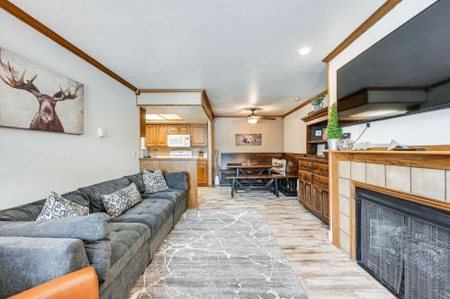 Brian Head Appartement | Brian Head Condo with Pool Access - Steps to Resort!