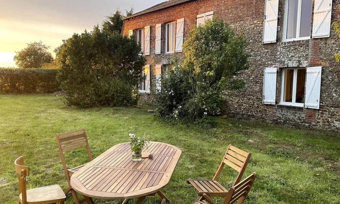 Notre-Dame-du-Hamel Maison | Brick house - calm, nature, comfort
