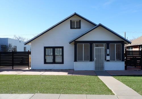 University Heights Appartement | Bricklight District Modern Cottage
