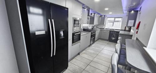 MacMerry Maison | Bridge St 6 Bedroom House - Tranent