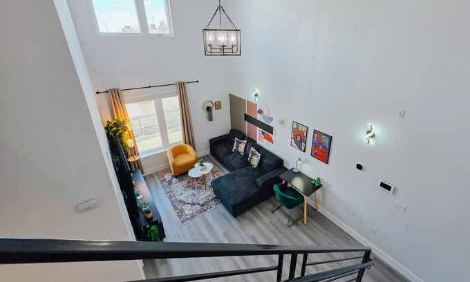 Center City Appartement | Bridge View / 2 King Beds / 75"TV / Rain Shower