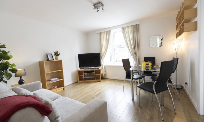 Oxford City Centre Appartement | Bridge View | Oxford Holiday Let | 1 Bed & Sleeps 2