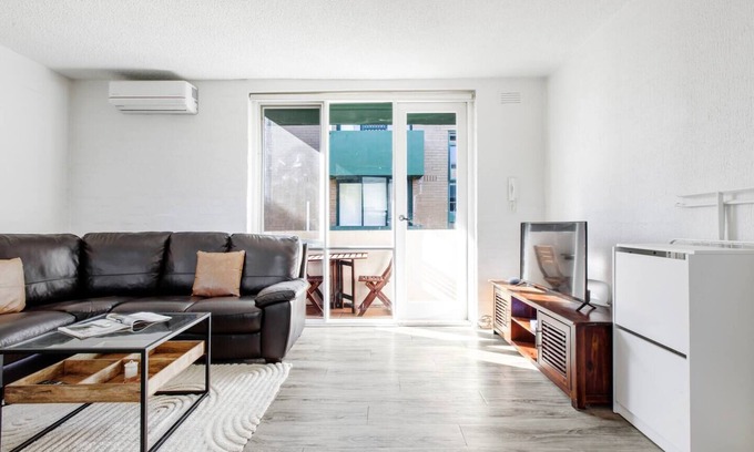 Albert Park Appartement | Bridport Rest A Relaxed Albert Park Abode