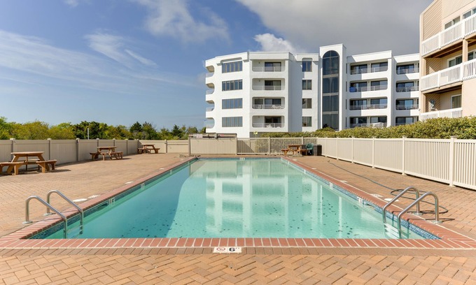 Southend Copropriété | Brigantine Condo w/ Beach Access & Pool Views