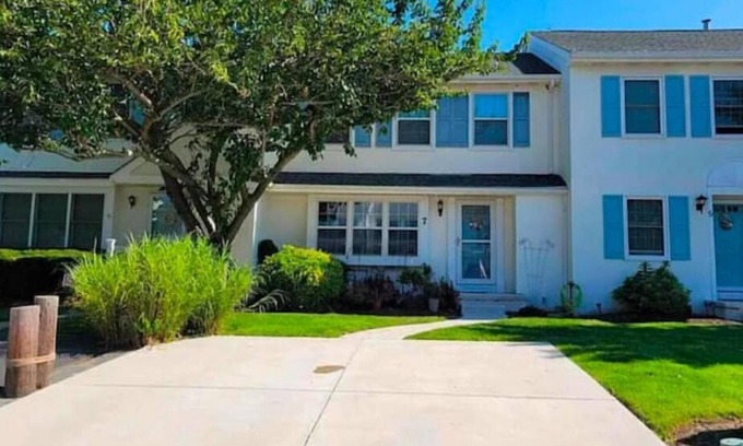 Southend Maison | Brigantine 3 bedroom with balcony & walk to beach!