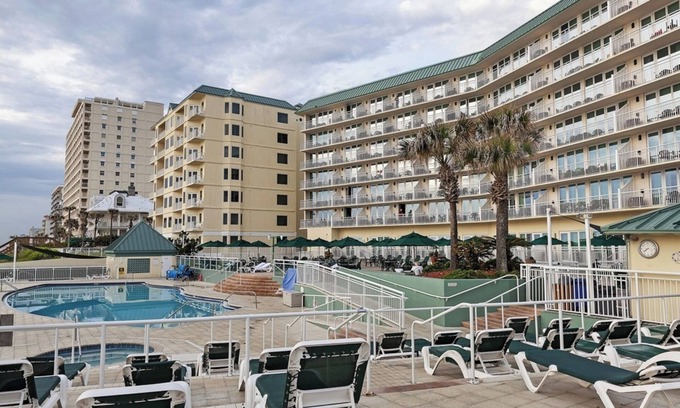 Ormond Beach Station Balnéaire | Bright 1BR w/Ocean Views, Private Balcony, Resort Amenities & Full Kitchen