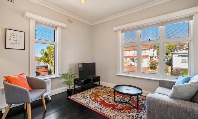 Hobart Central Business District Appartement | Bright 2 bedroom apartment - easy walk to the CBD