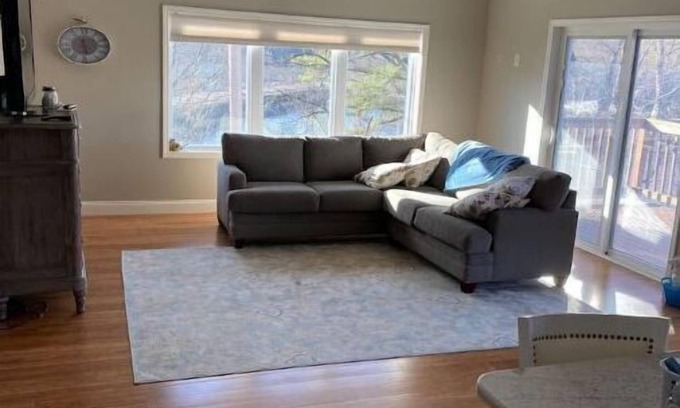 Scio Maison | Bright 2-bedroom lake view home