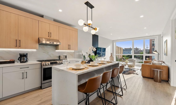 Tri-Taylor Appartement | Bright 2Bed 2Bath in Brand New Pilsen Development