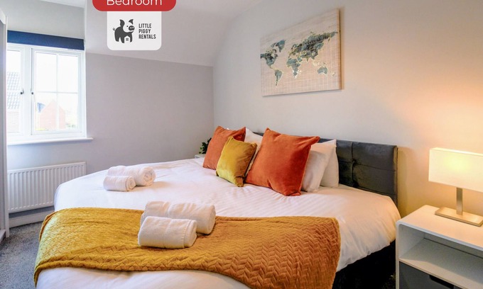 Hatfield Appartement | Bright 2BR Hatfield Gem + Parking