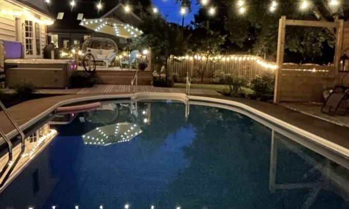 Charlottetown Maison | Bright 3 Bed, 2.5 Bath, In-Ground Pool/Hot Tub, Close to Downtown Charlottetown❗️