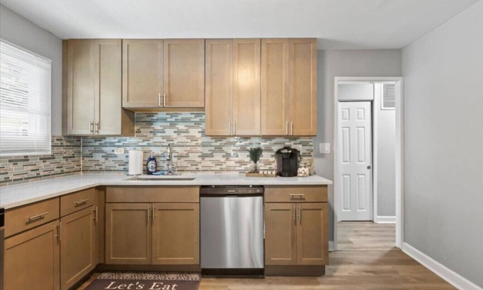 Wheeling Maison | Bright 3BR Gem in Wheeling