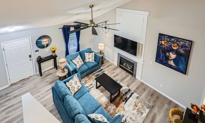 Columbus Maison | Bright 3BR Home w Garage near CMH & Ohio Dominican