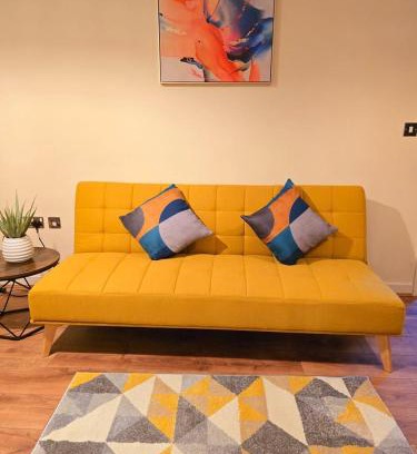 Bon-y-maen Maison | Bright 4-Bed Swansea Getaway with Parking