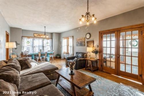 Stuart Maison | Bright 4br Bungalow Sleep 12 Near Des Moines & I80