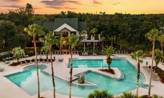 Bearss Plaza Appartement | Bright 4BR Retreat with Pool Gym and Extended Stays