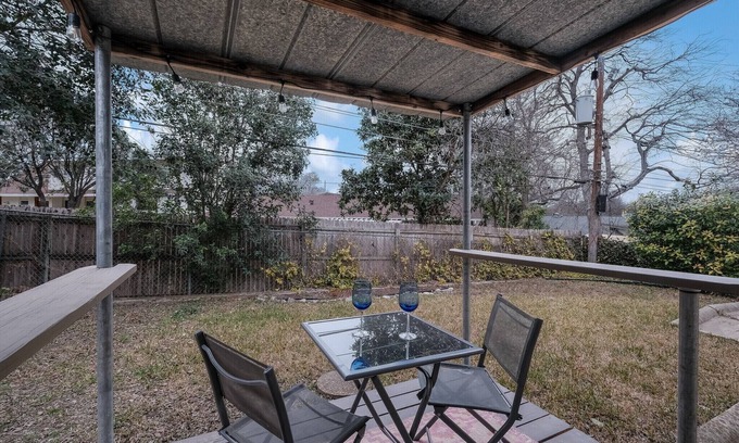 Oak Park - Northwood Maison | Bright & airy 3 bedroom home centrally located in zip 78209!