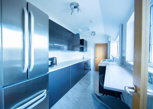 Ely Maison | Bright & Airy 4x Bed House with Parking