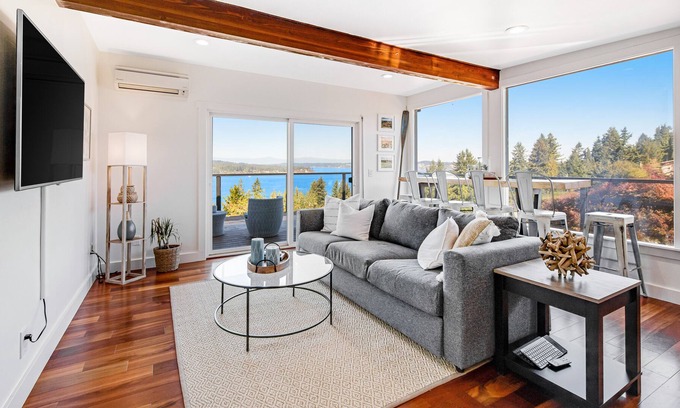 University Place Maison | Bright & Airy Home with Free WiFi, Full Kitchen, & 180-Degree Puget Sound Views