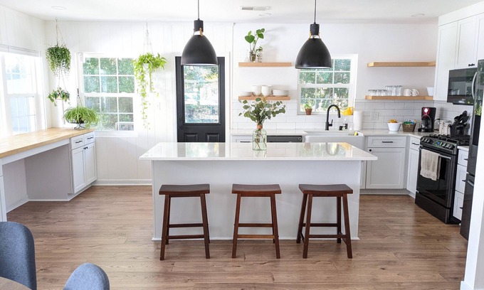 Gainesville Maison | Bright & Airy HOUSE for 12, Walk to Campus!