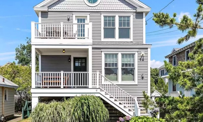 Manasquan Maison | Bright and Airy Beach House-close to beach and inlet for paddleboard/kayaking