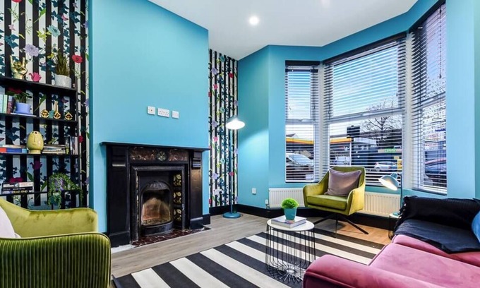 Northumberland Park Maison | Bright and Colourful House - Best for a Large Groups