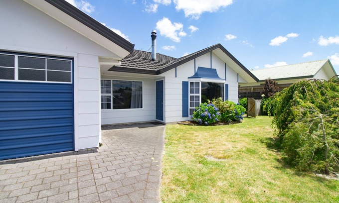 Nukuhau Maison | Bright and cosy holiday home away from home in Taupo.