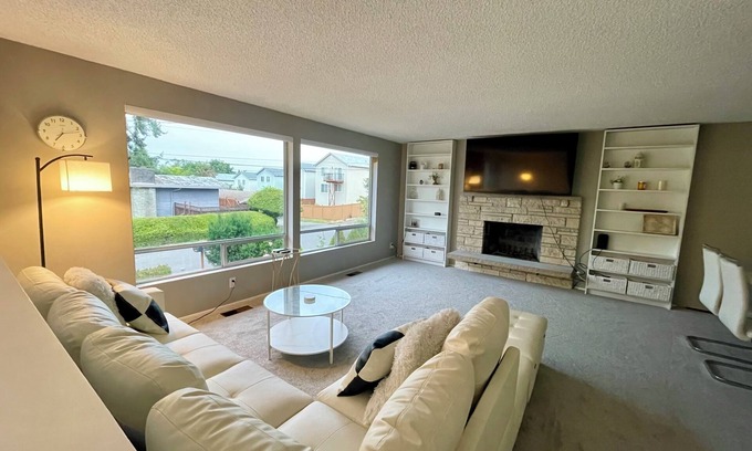 Seattle Metro Area Maison | Bright and Modern 3-bedroom House in Seattle with Backyard Oasis