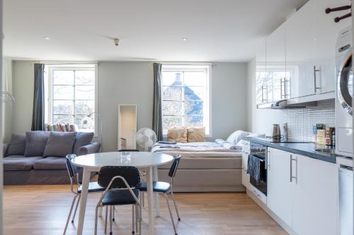 Skillebekk Appartement | Bright and modern apartment on a quiet street
