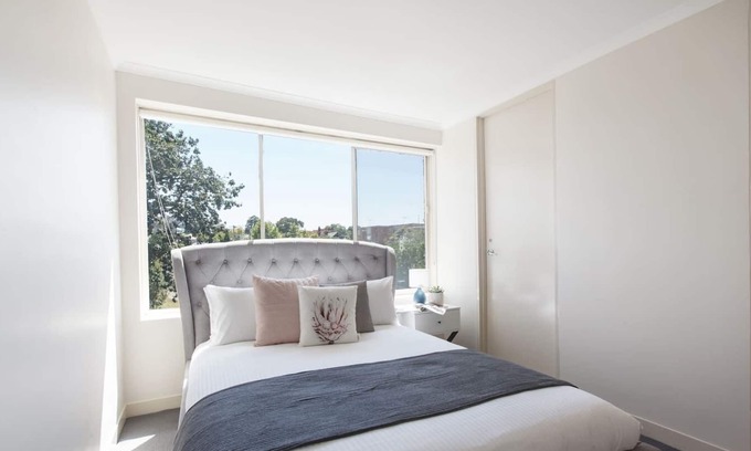 Flemington Appartement | Bright and Modern Pad in Flemington with Parking