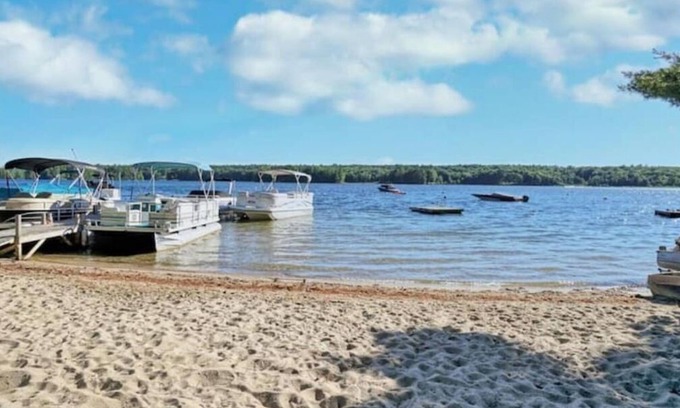 North Windham Maison | Bright and Peaceful 6 Bedroom Home on Sebago Lake
