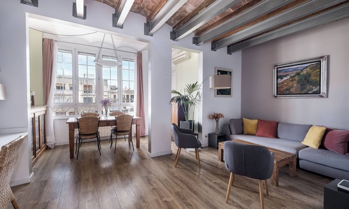 la Vila de Gracia Appartement | Bright and Quiet Duplex Apartment