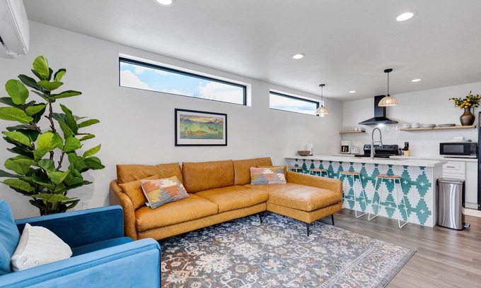 Southgate Triangle Maison | Bright and Relaxing 2-bedroom house with AC, WiFi in Missoula
