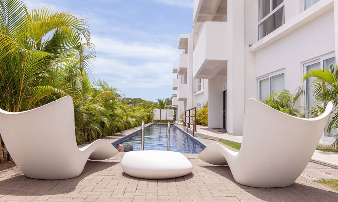 Jaco Appartement | Bright and stylish new condo, 5 min walk to the beach.